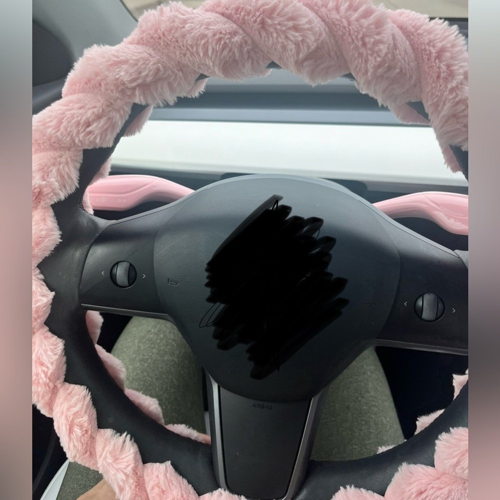 NWOT Pink Fuzzy Steering Wheel Cover